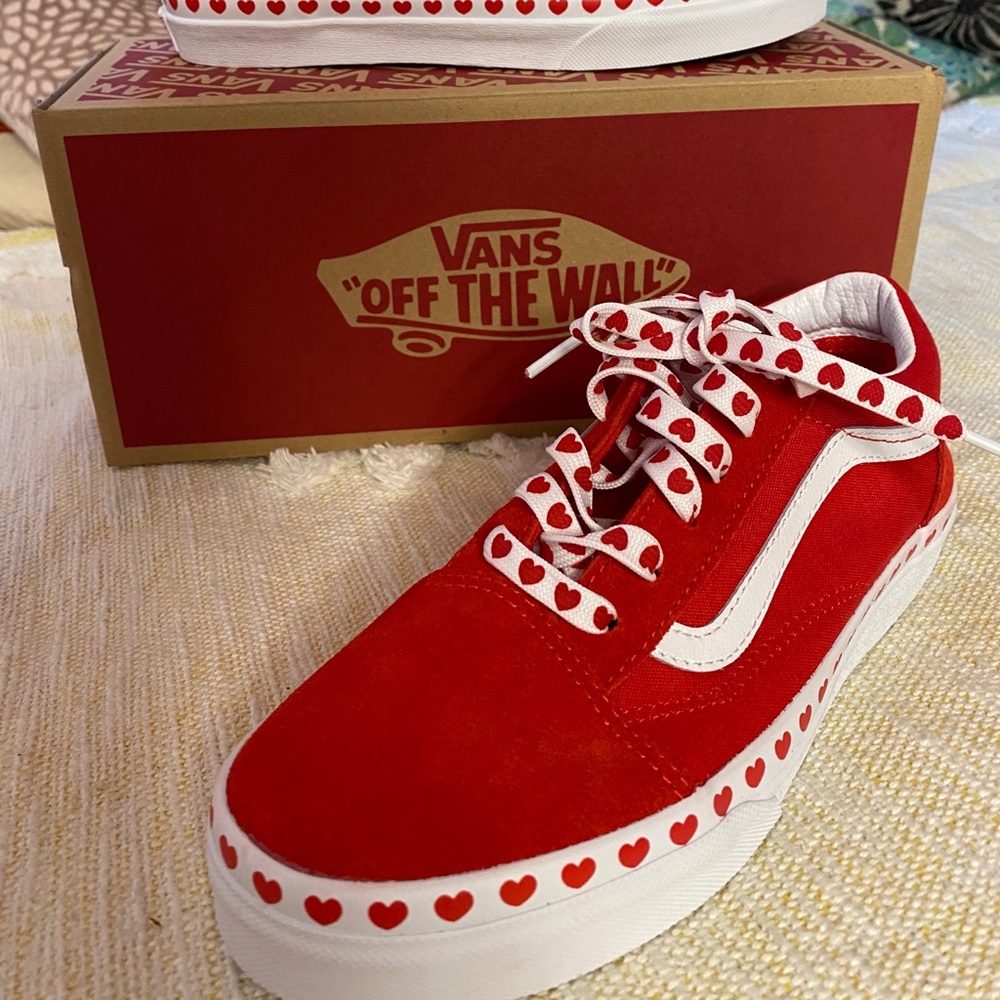 vans old skool red heart sneaker